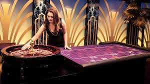 Wolf Gold bonus round with free spins active and multiplier symbols highlighted